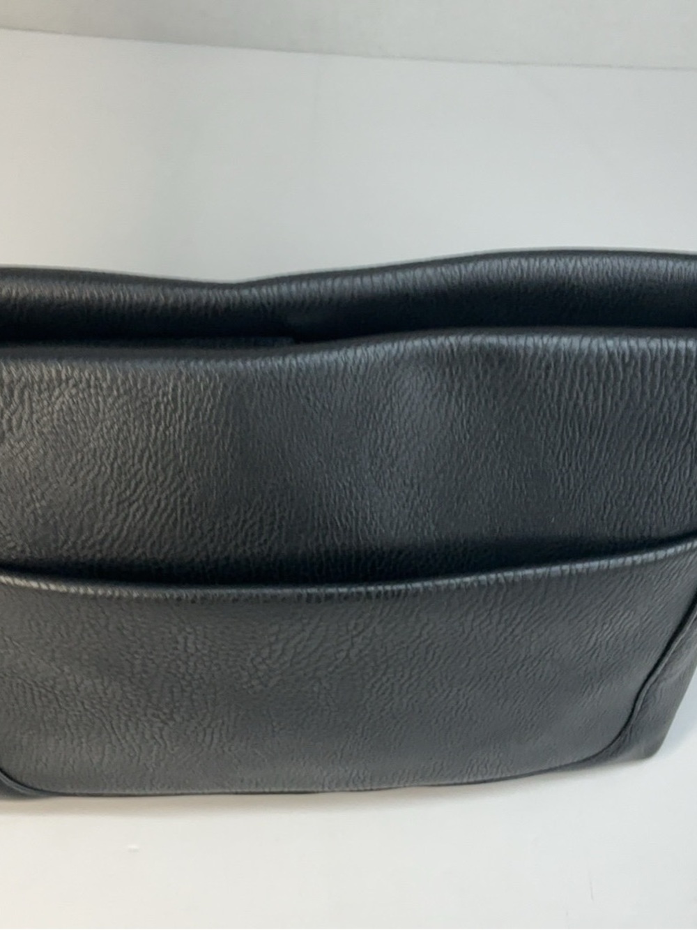 Universal Thread Fashion Crossbody Black Bag. - Picture 7 of 10